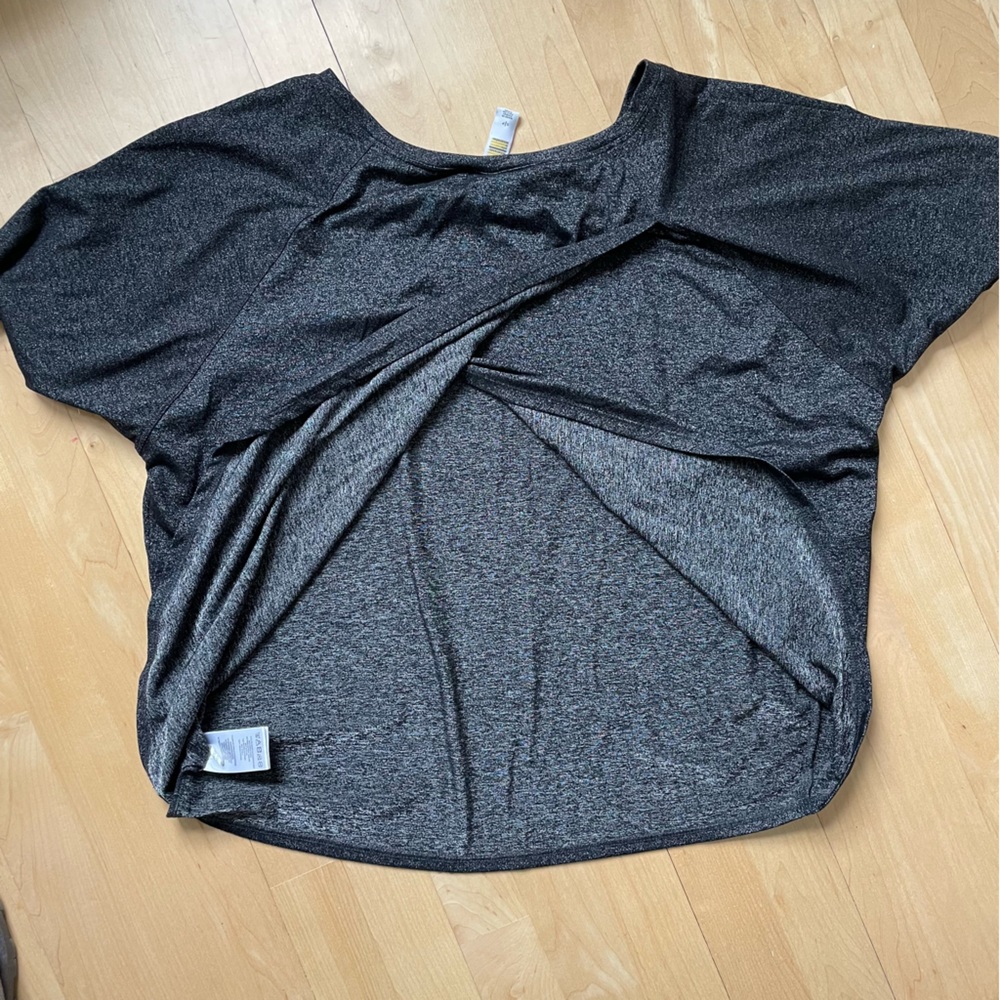 Boxy Lole tshirt with split back - Picture 4 of 5